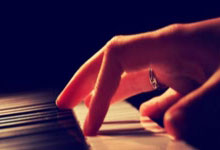 开云体育下载-印尼羽毛球队绝杀韩国，桃田贤斗爆发神勇，羽坛新传奇震撼全场