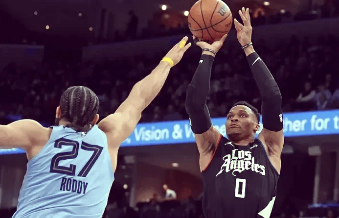 快船队主场告捷，仅获得胜利