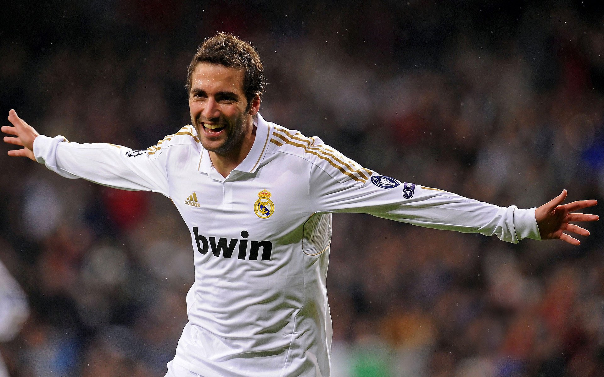 开云APP-双线战场，一神主宰，当拜仁力克摩洛哥，凯恩却在西甲国家德比接管比赛